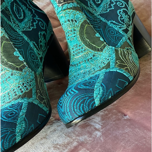 Embroidered Fabric Boots Size 42 Made in Turkey - Picture 2 of 8